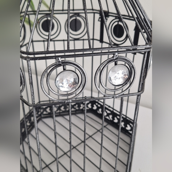 Hexagonal iron cage - Picture 14 of 14